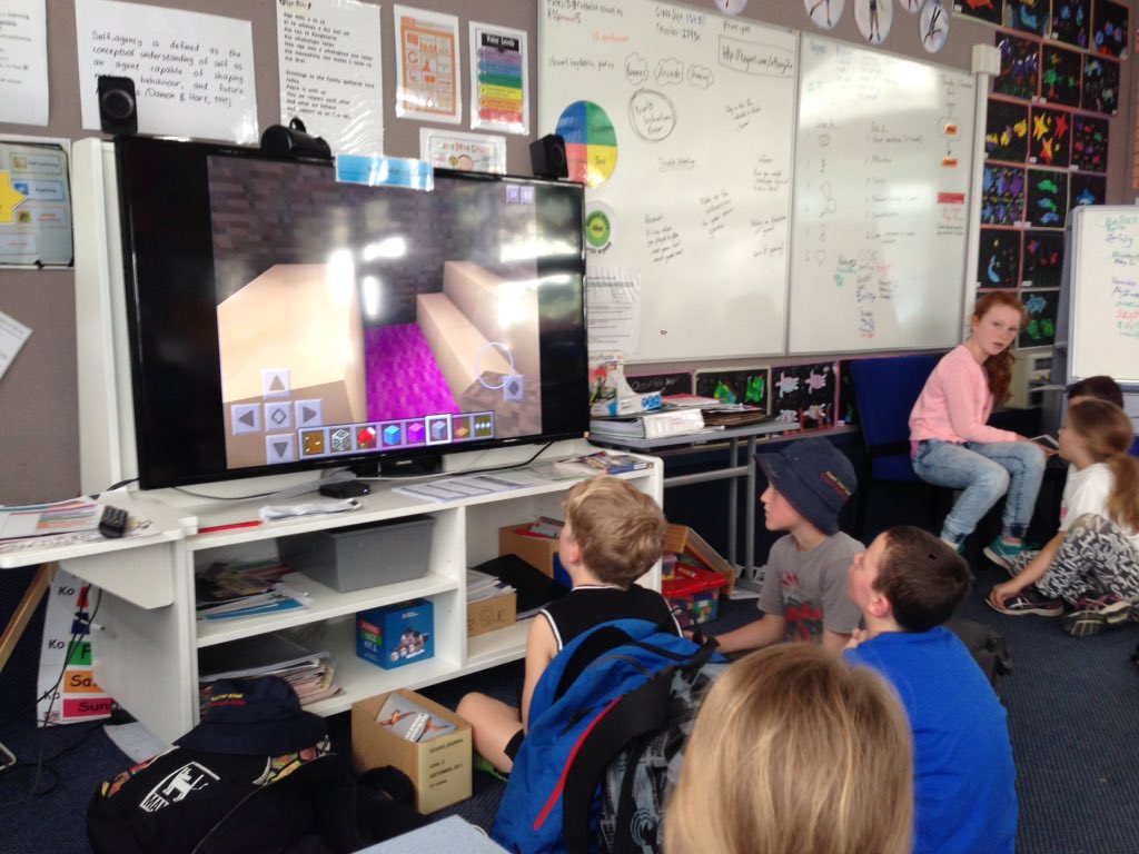 6smallbubbles's tweet photo. We've been redesigning our classes to meet a MLE using #minecraft what creative ideas! https://t.co/uGfbutR0SO