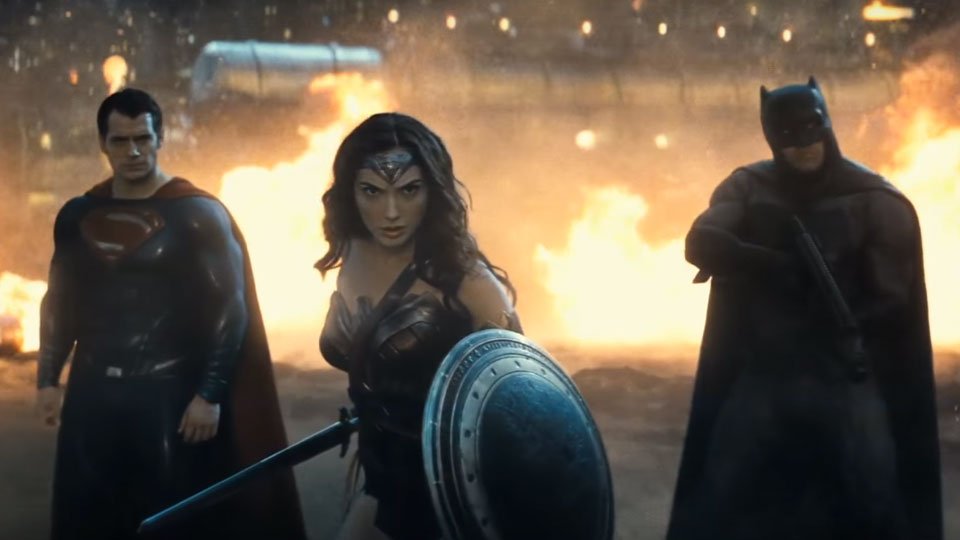 adorocinema's tweet photo. Batman Vs Superman: Novo trailer destaca Bruce Wayne vs Clark Kent e revela Apocalypse https://t.co/w83IzKusLR https://t.co/RlgHy63C8X