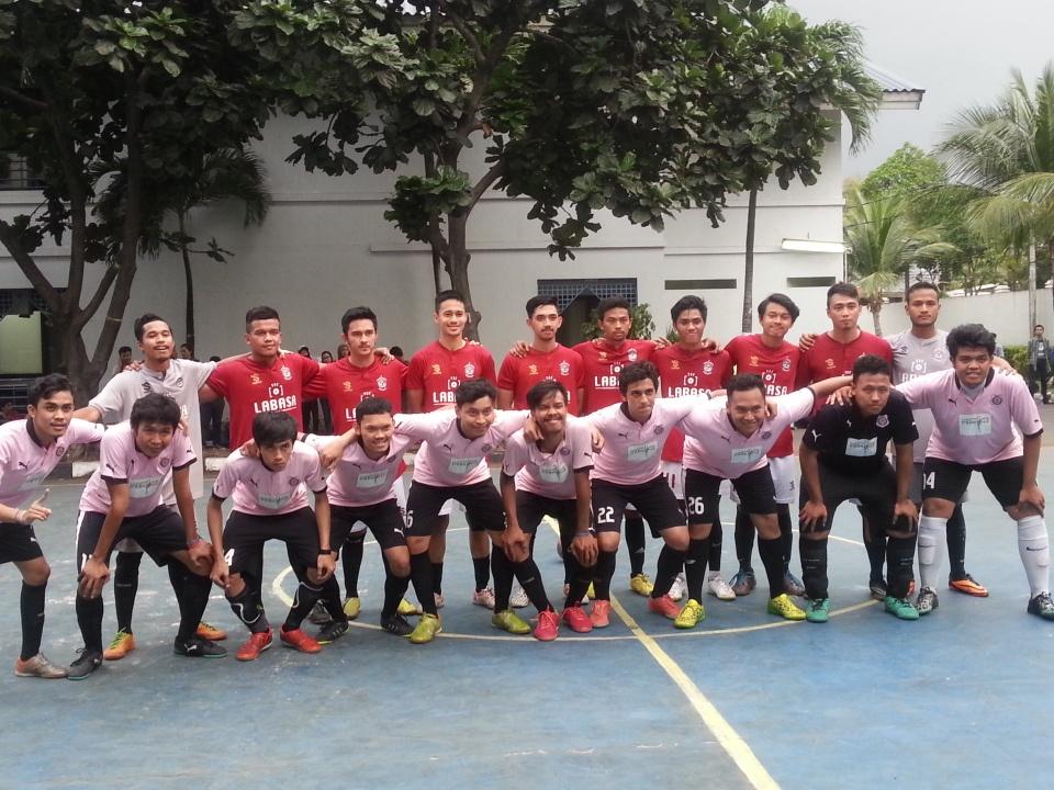 CommWeek19's tweet photo. Pertandingan antara Young Boys VS Perbanas telah di mulai! Semangatttts! #CommWeek2015 https://t.co/KfIzLytHpX