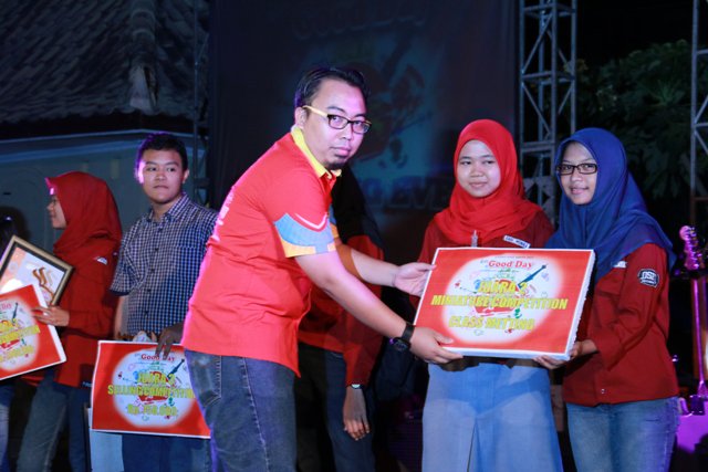 Ini diaa,.. kawan - kawan dari SMKN 1 Depok, juara kedua "Miniature Competition" Good Day MOS 2015.