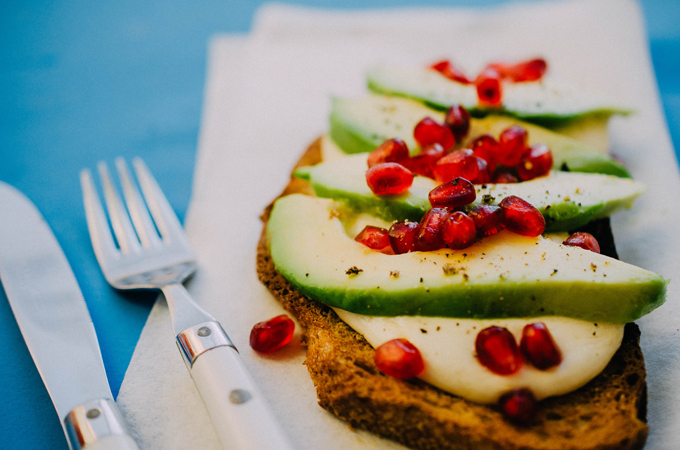 WeHeartBread's tweet photo. The best looking #BreadBreakfast ever: avocado and pomegranate on toast via @LiveEatLearn https://t.co/HQsVbDm89Q https://t.co/HHVrP2jSks