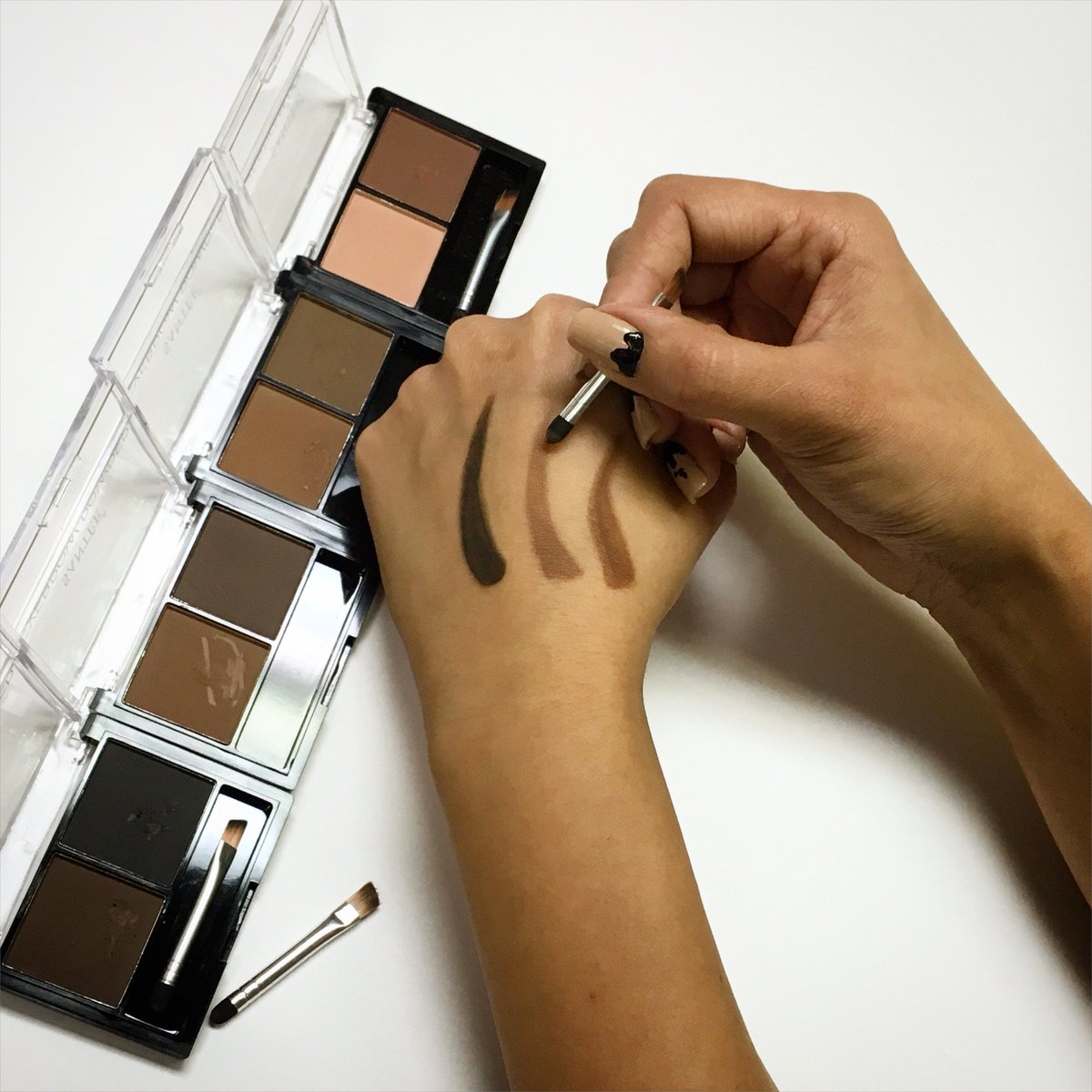 shopmissa's tweet photo. Need the #definedBrow from our #YouTubemakeupTutorial? Santee #EyebrowPowder https://t.co/CHB5qrPe4O =#browsOnFleek https://t.co/8atTLz0WuG