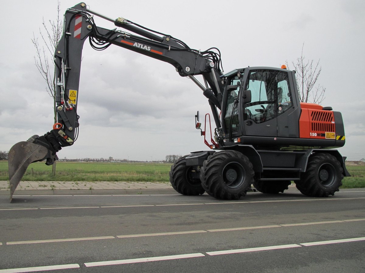 Steeho1's tweet photo. Nieuwe Atlas TW150 afgeleverd aan PvS (Peet van Scheijndel) met vele opties. Veel succes met de nieuwe machine. https://t.co/ZvOKmu7FfY