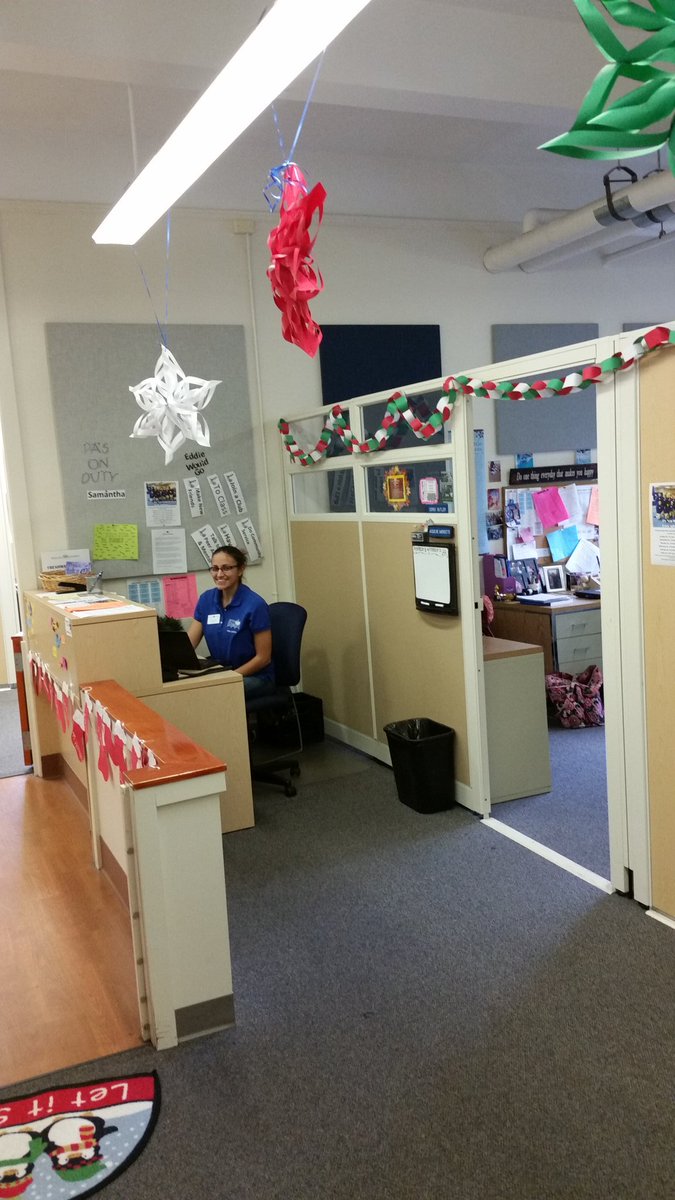 HallFreshman's tweet photo. Its beginning to look a lot like Christmas here in Freshman Studies! #SetonHall #ChristmasAtTheHall https://t.co/WZwaNu9rAW