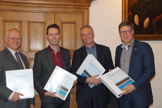 HWBP_nl's tweet photo. Overdracht beheer en onderhoud @OPolder is een feit! https://t.co/mlAPK3xSJU https://t.co/VQE7JOyZT4