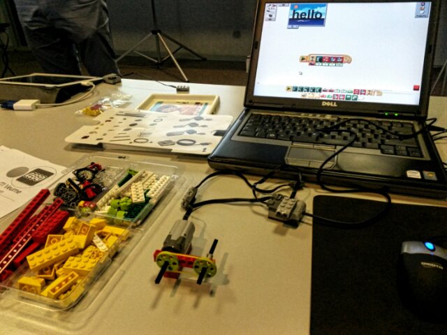 OjarsKr's tweet photo. #ErasmusOst15 Playing with Lego https://t.co/JhX7pmT5MZ