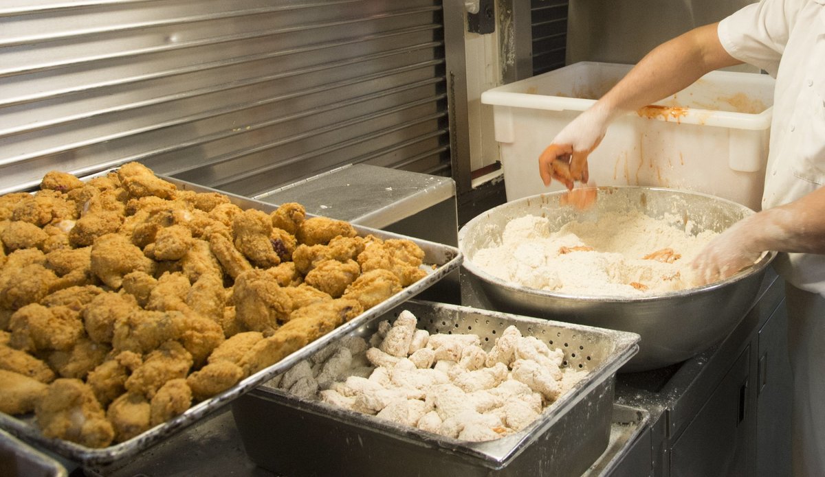 nationalpost's tweet photo. A 301-pound ex-sailor will be given a disability award. He blames navy’s food for obesity https://t.co/e90ssitrVd https://t.co/CnNiqlLJQt