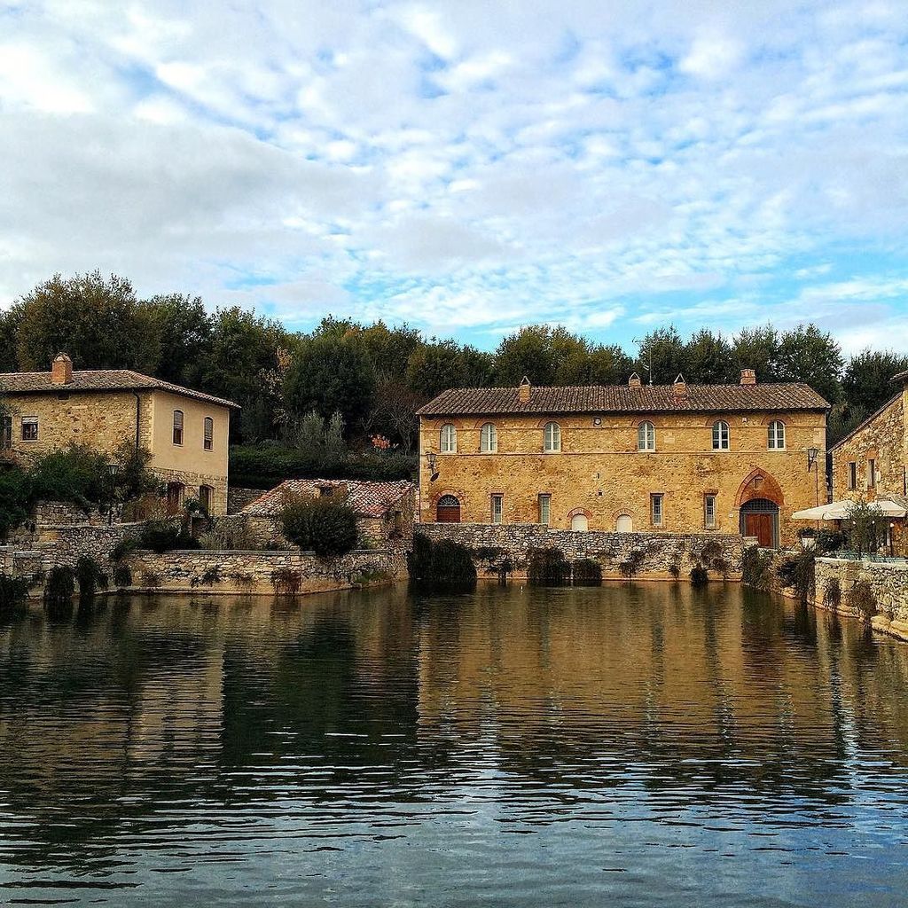 tuscanygram's tweet photo. Sognando il prossimo weekend #bagnovignoni #terme #relax #love #ioetu | by francydemu | Lo… https://t.co/Oui7EsyQSj https://t.co/6gRWNi7YVW