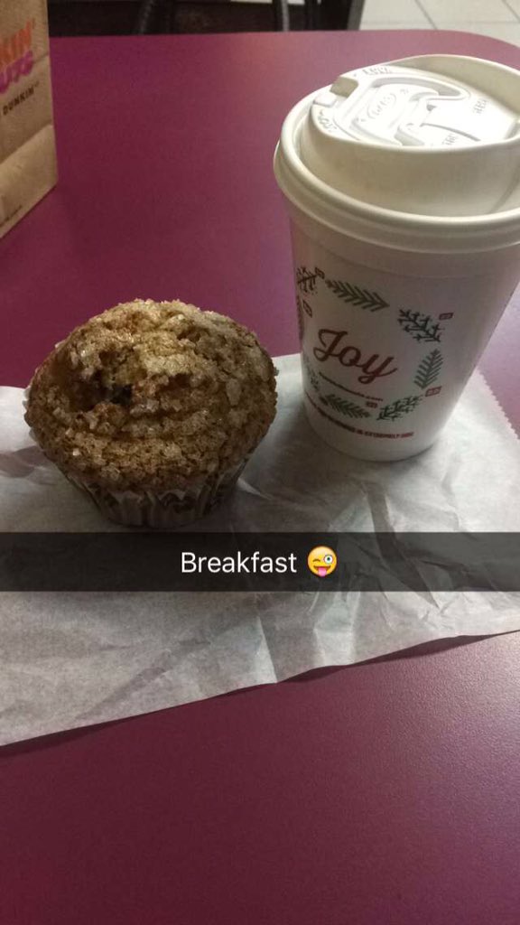 _PreciousGem94's tweet photo. In case if anyone never seen a blueberry muffin or cup of coffee before ;) #DunkinDonuts #DunkinApp #lol https://t.co/Jx7PlkoJy2
