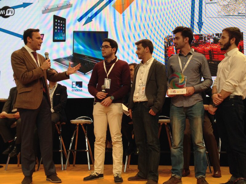 Intel_Spain's tweet photo. El Director General de #Intel da el premio a #eGas en @FICOD #retoedison. ¡Enhorabuena! https://t.co/M6JZOFbRps