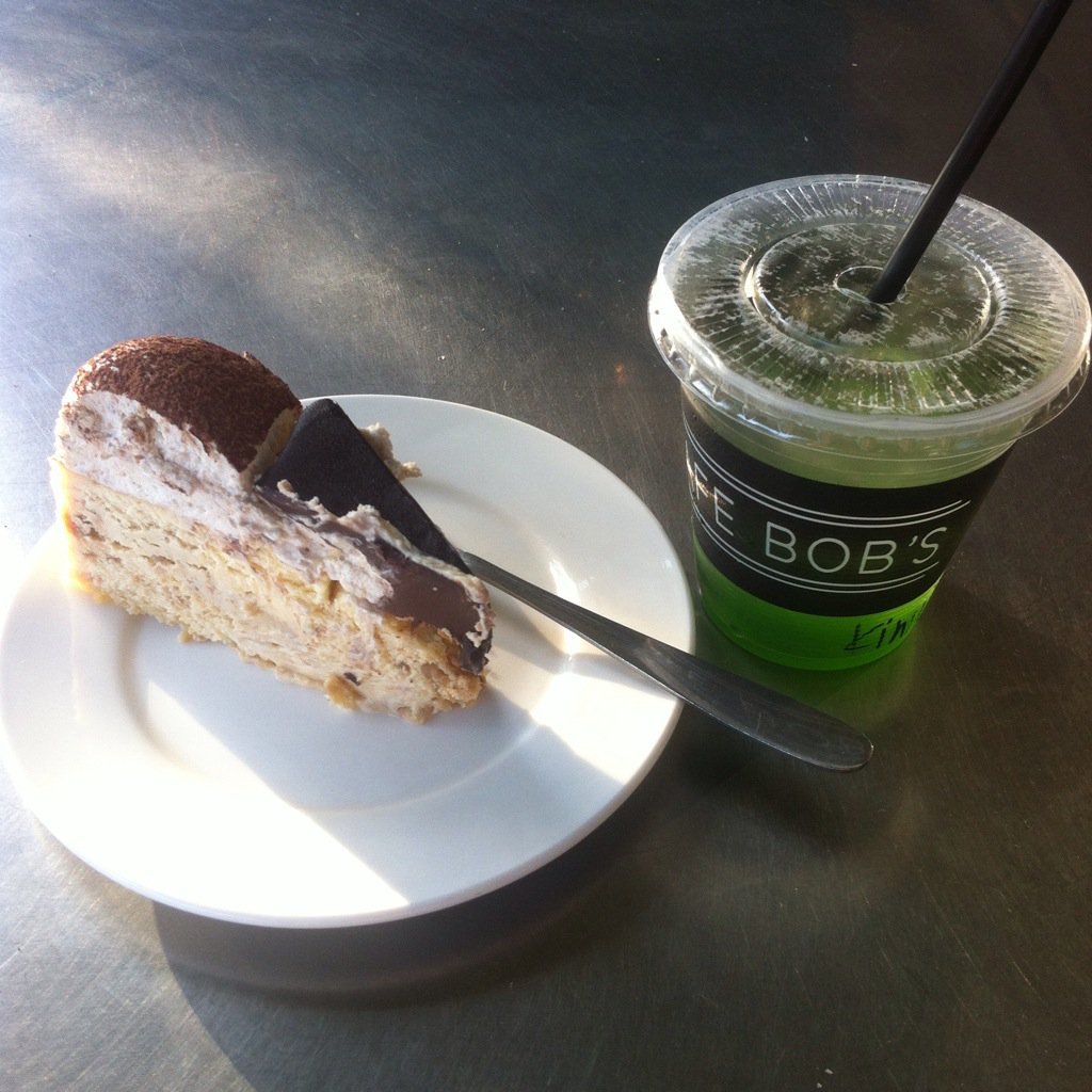 EdwardCaezar's tweet photo. Baked speculous and kiwi-flavored italian soda. #cafebobs #afternoonchill #Bacolod https://t.co/xrIqhKaaVQ