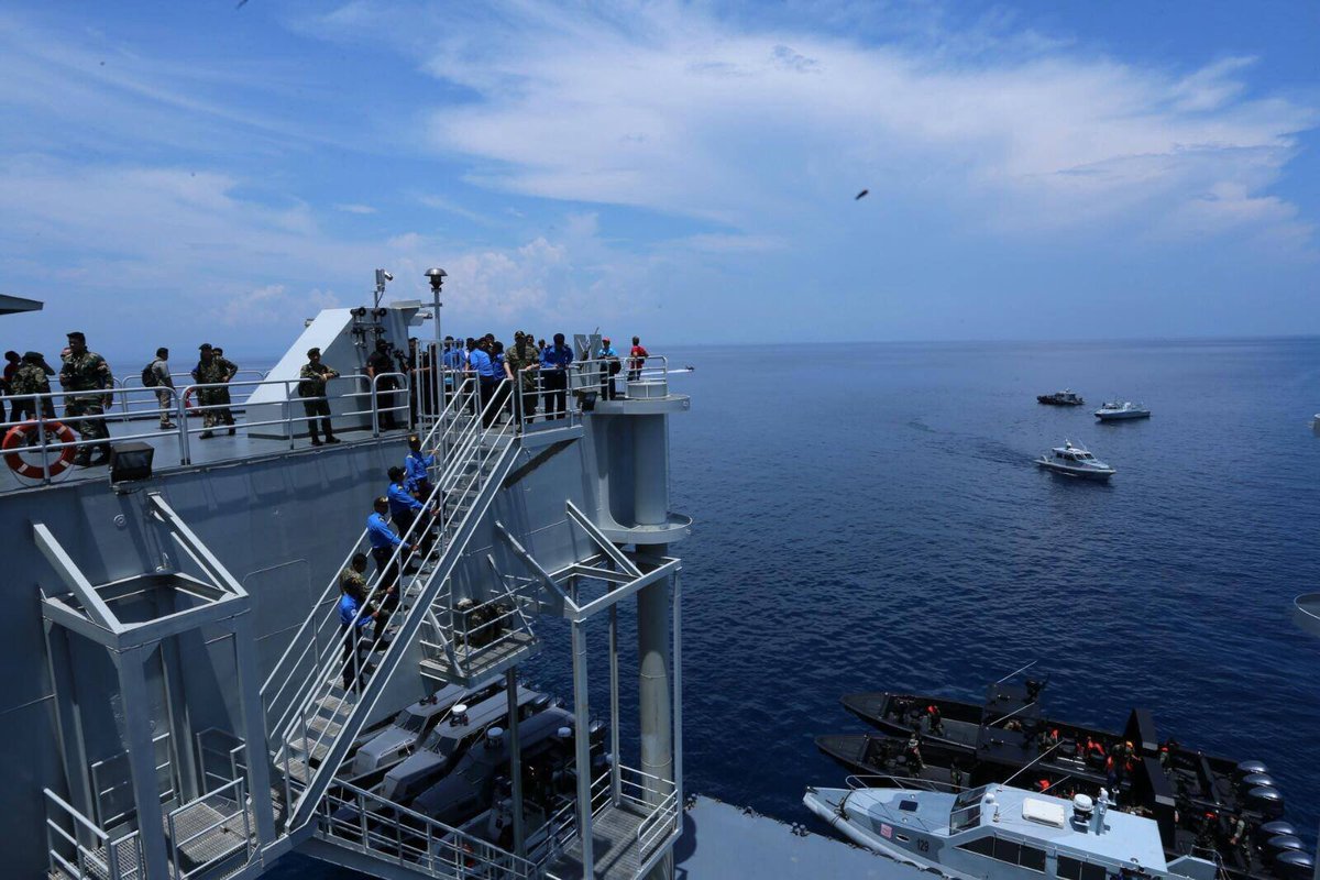 RMN #Seabase in action in keeping the waters of #Sabah safe <a href="/1MinDef/">Steven Smith</a> <a href="/tldm_rasmi/">Royal Malaysian Navy</a> <a href="/HishammuddinH2O/">Hishammuddin Hussein 🇲🇾</a>