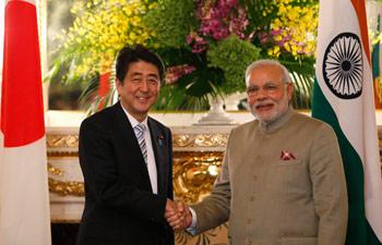 Mr_LoLwa's tweet image. Pic1:London dekha, 
Pic2: Paris dekha,
Pic3: aur dekha Japan.
Pic4 : Par Yeh mera India, I love my India.