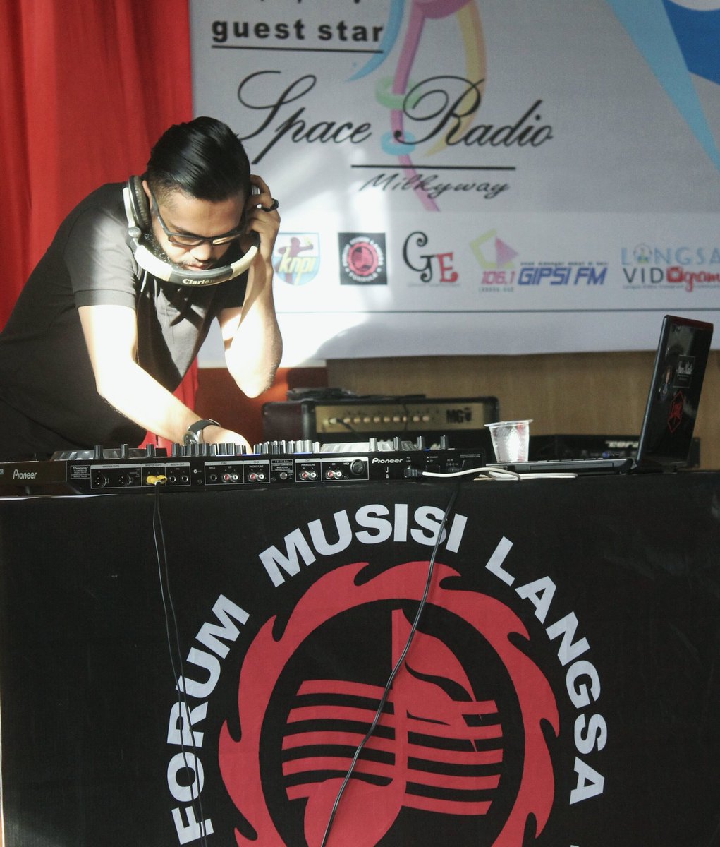 spaceradio05 tweet media