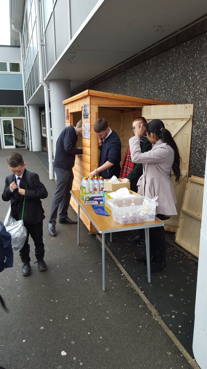 bostincakes2015's tweet photo. #cupcakethursday week 5 with #TiS2015 @TycoonInSchools #Enterprise. Thankyou @backstagebuntin for supporting us https://t.co/UfK8nLHTYH