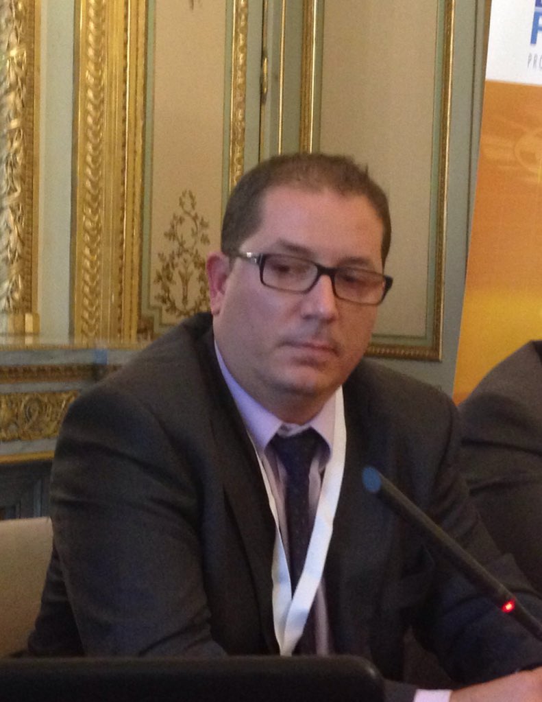 energetica_xxi's tweet photo. @HIMOINSA_Global inicia ponencia en #EEF2015 de la mano de Gustavo Grand https://t.co/TeTZS2Vhxo
