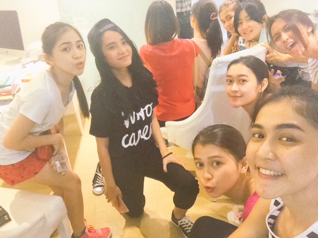 Hari ini habis latihan bareng adildul <a href="/adilafitri/">Adila Fitri</a> buat perform bareng. Ditunggu perform barenf live kita yah 😎