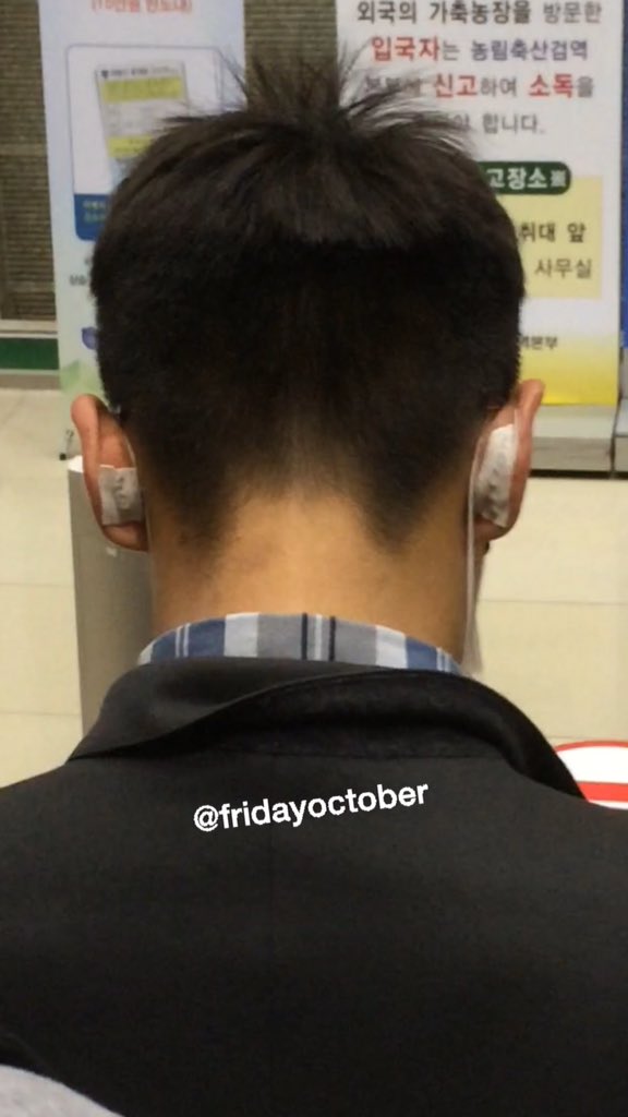chelseachoi12's tweet photo. Imagine Bom putting that to TOP's ears, their face is too close...GAHHHHHH me dies of too much feels https://t.co/6CbKSLlcG4