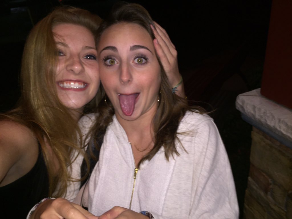mallory_squires's tweet photo. @tatumcarver13 happy birthday :-) #decemberthird #turd #ily https://t.co/3qxR8Qyumj