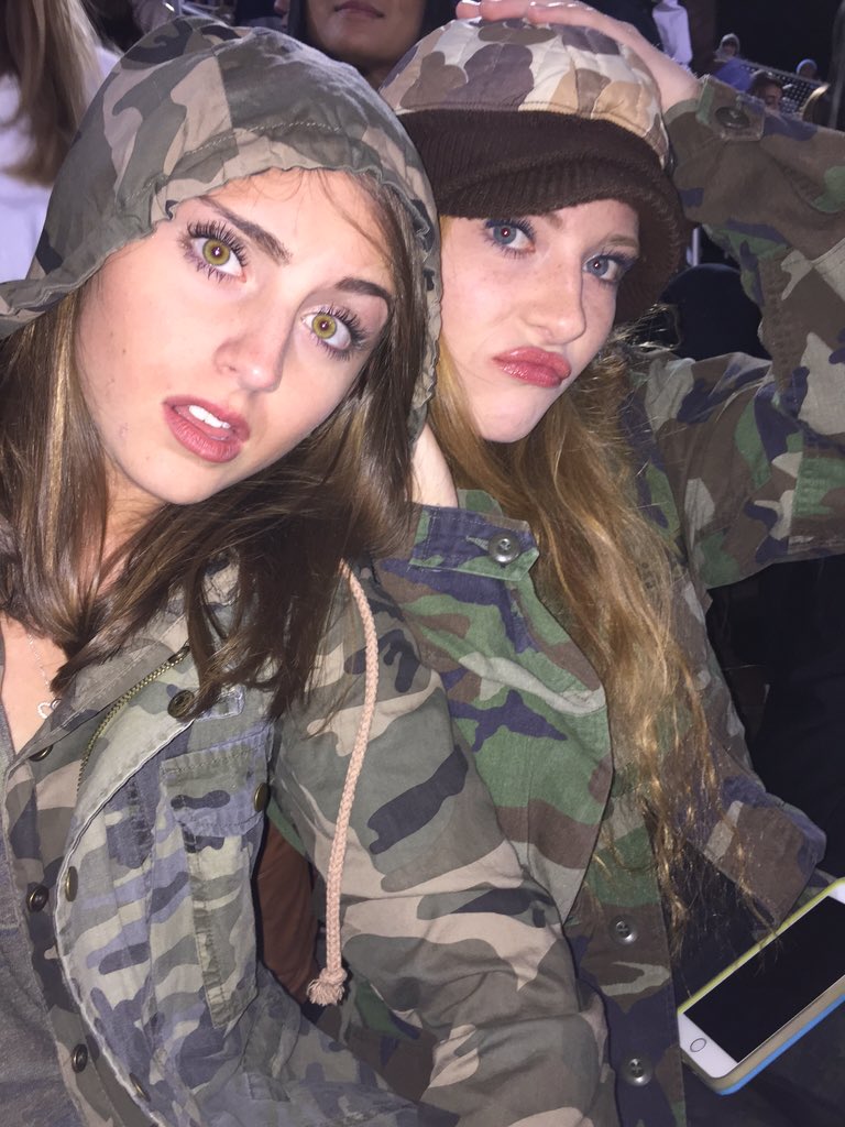 mallory_squires's tweet photo. @tatumcarver13 happy birthday :-) #decemberthird #turd #ily https://t.co/3qxR8Qyumj