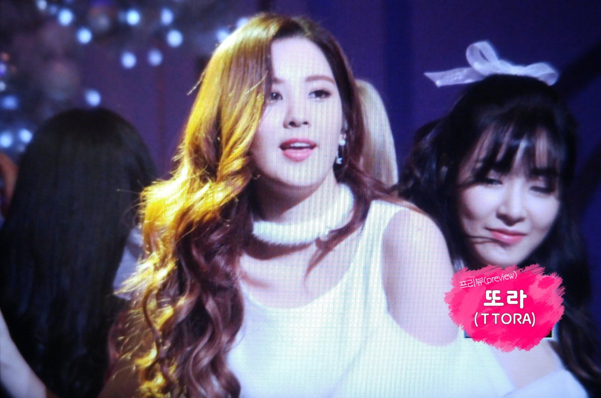 [PIC][03-12-2015]TaeTiSeo tham dự Showcase "TTS X-MAS Special 'Dear Santa'" vào tối nay CVTVz8FUwAESNoN