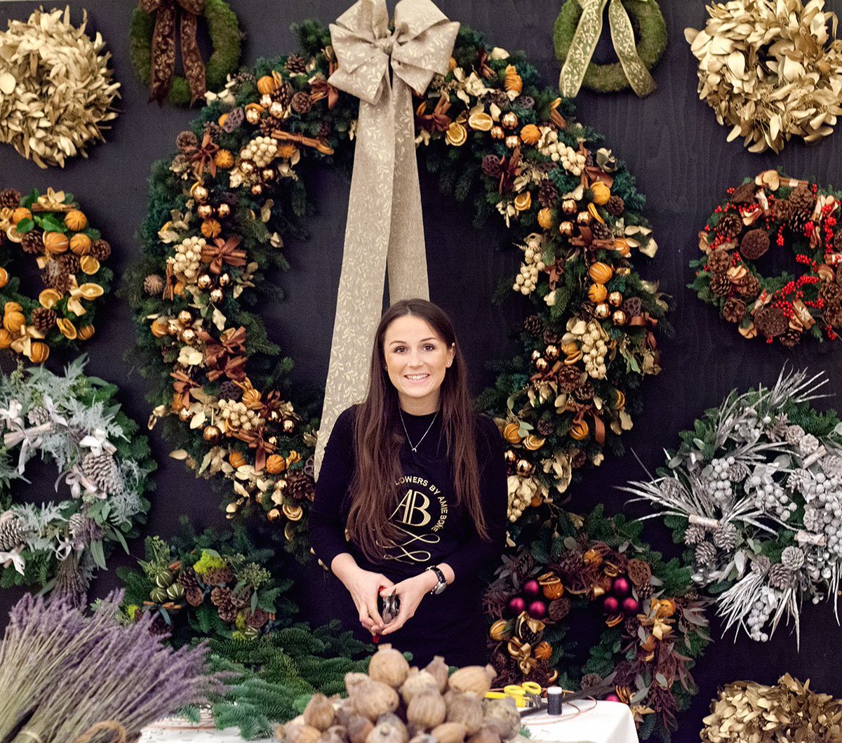 AmieBoneFlowers's tweet photo. Our lovely Robyn leading the wreath masterclass yesterday x #amiebonemasterclass #christmas #wreaths https://t.co/hKS0L2qAoA