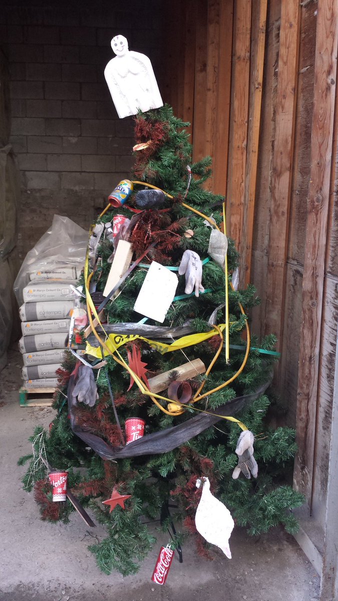 TN_Construction's tweet photo. Love the Xmas spirit over at Downtown Lumber!  @RoncesVillage  #locallumber #shopthehood #yardtree https://t.co/eo7KMHAjsF
