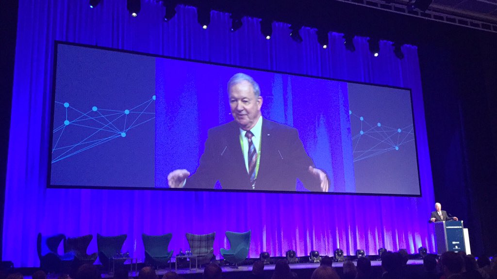 marketingberlin's tweet photo. #Marketing #Lifetime #Award an Prof. #Meffert beim #dmt15 in #Stuttgart #dmv #dmt2015 https://t.co/xmDGYYRALF