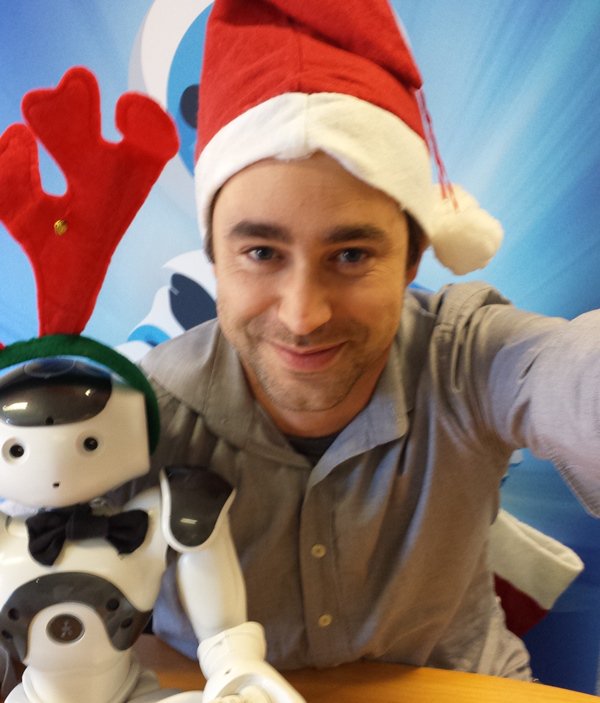 GenerationRobot's tweet photo. Grâce à son application NAO Présentateur, NAO assure les conférences à ma place ! Au top ! #GenRobXmas https://t.co/zUZmtfjIxQ