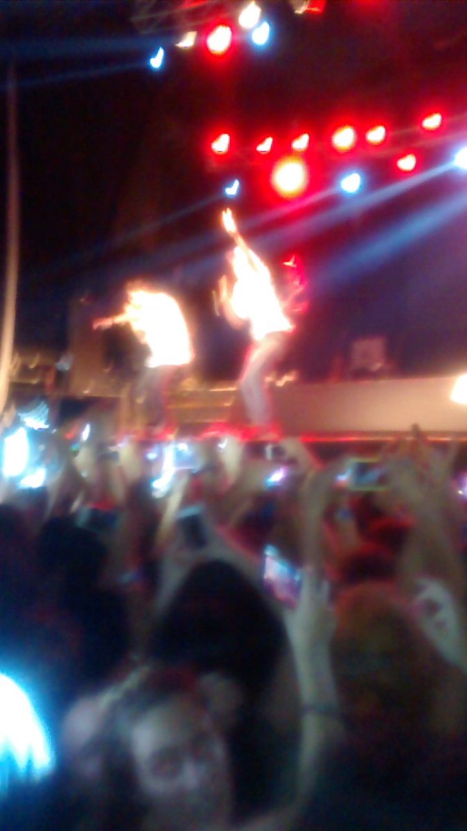 t0rtaby's tweet photo. LOS VI EN VIVO Y ESO ES LO UNIDO QUE ESTA BIEN https://t.co/wI3qgc9d5A