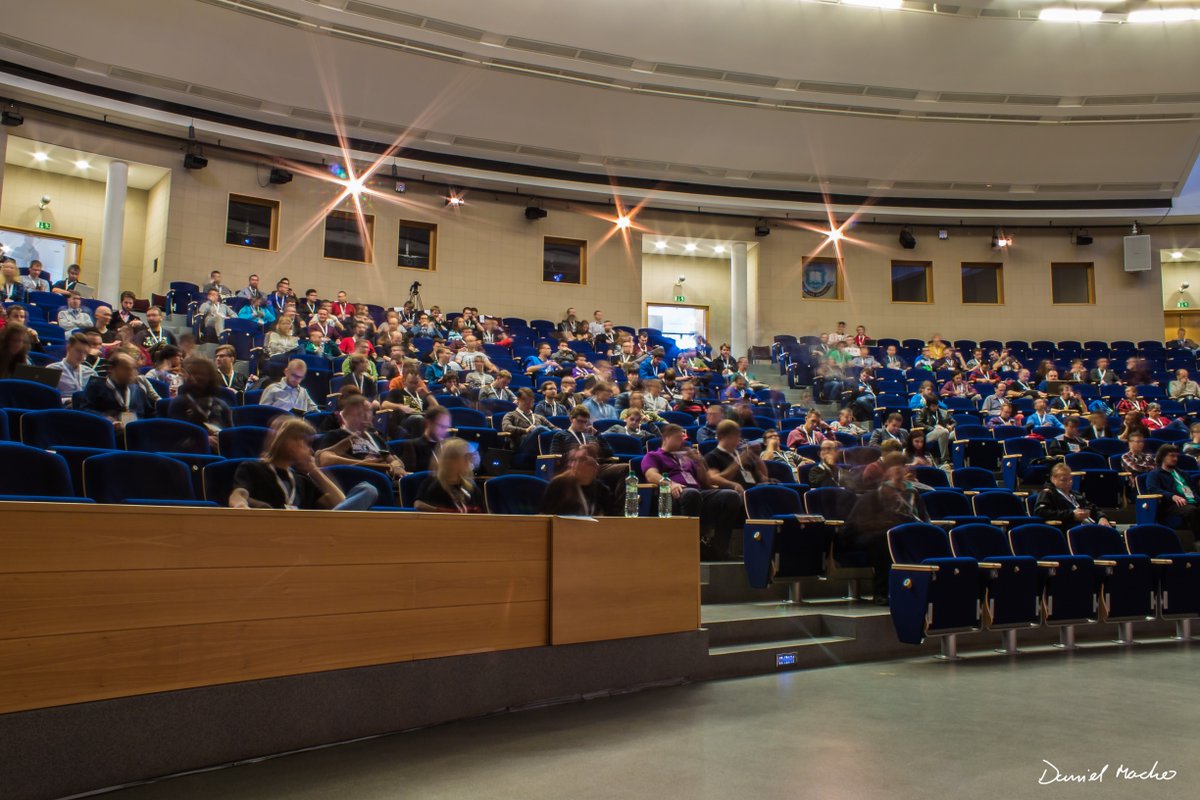 GUG_Ostrava's tweet photo. Podívejte se na báječnou atmosféru #DevFestOVA. Mezitím pracujeme na záznamech přednášek! https://t.co/uG8JQrv3S0 https://t.co/zAVVYRvYA5