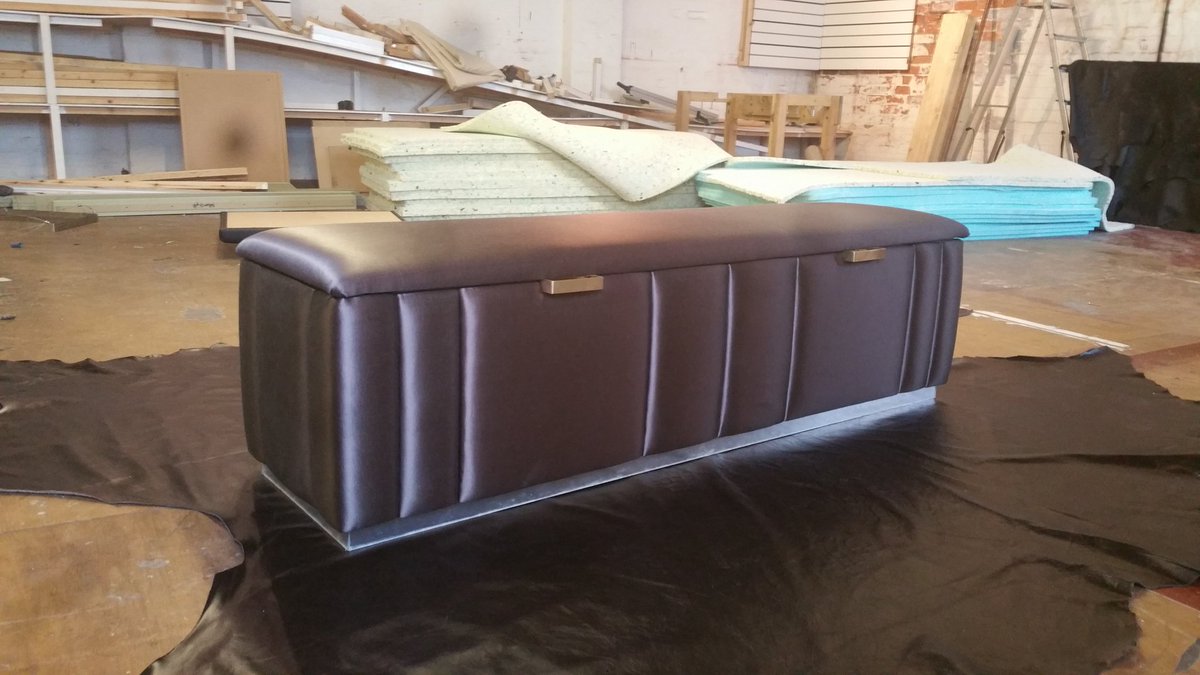 LaDiDaLiving's tweet photo. Upholstered chest. #upholstery #bespokefurniture  #interiordesign  #furniture  #design #Stockport  #Manchester https://t.co/x3gIsB8aKZ