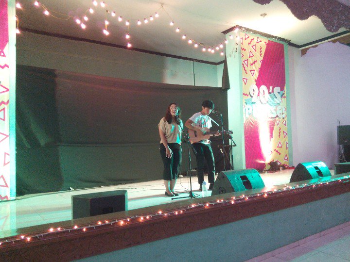 HolidayAnna_'s tweet image. sedang menyaksikan @backyardlullaby perform di @JogjaSummit , asyiik nih.. :))