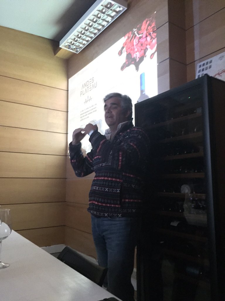 En capacitación con <a href="/AndesPlateau/">Viña Andes Plateau</a> con Felipe Uribe, #vino700 #cajondelmaipo #familia #cordillera