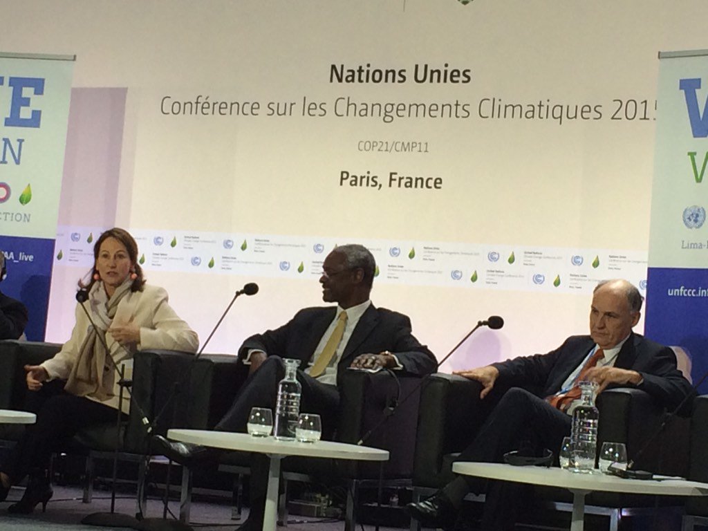 PascalEveillard's tweet photo. #LPAA #COP21 @RoyalSegolene : il faut accelerer ; tous les bâtiments neufs devront être à énergie positive" https://t.co/TVqBzP0ZZf