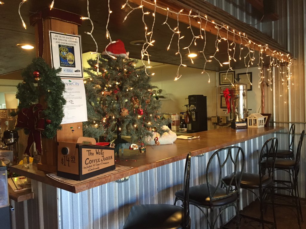 TheWellCoffeeRC's tweet photo. come enjoy some coffee and Christmas spirit! 🎄☕️ https://t.co/F1T6rhJW14