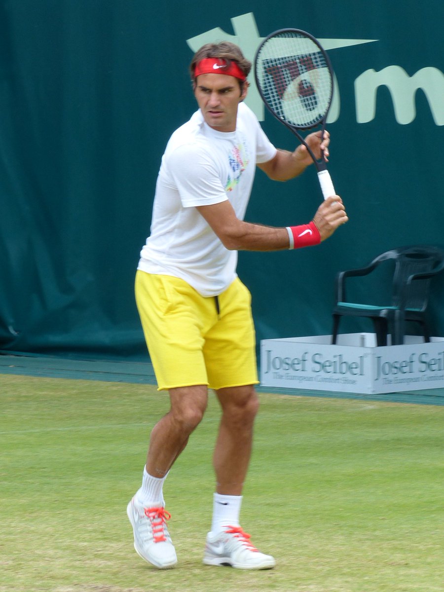 mrghsmn2's tweet photo. Halle 2014 practice #YellowRF @rogerfederer https://t.co/cMM6GDpyRB