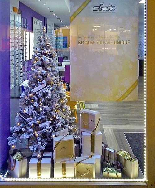 It's beginning to look a lot like Christmas at Chineham Centre Opticians! 
#chineham #basingstoke #eyestotheright