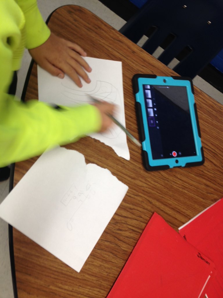 angiegreen320's tweet photo. My students are living creating StopMotion videos for onomatopoeia! #NEMerryTechmas @pNabbie @NewingtonElem https://t.co/U0AAJf80ZX