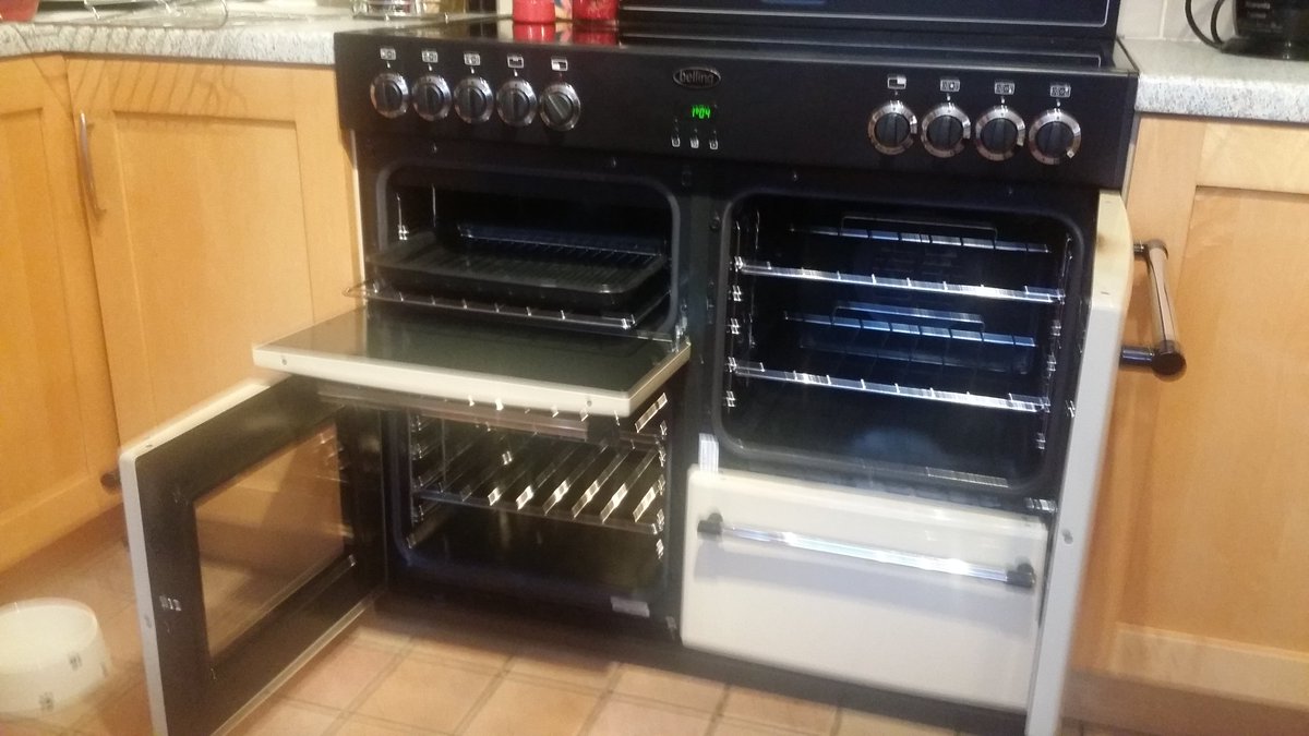 OventeamN's tweet photo. #ovencleaning by #oventeamni in #colisland now of to #omagh FOLLOW US! CALL US ON 07807700045 https://t.co/zNgNtDCf5B