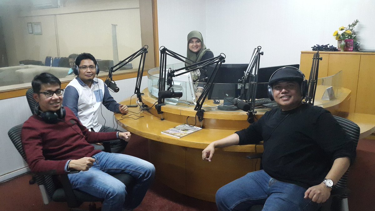 ipphoright's tweet photo. Terimakasih Pak Mustofa, Pak Fauzi, Pak Hantiar dkk, berkenan siaran di acara kami di #RRI. Keren sharing-nya https://t.co/xsgIMlyl6q