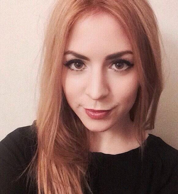 Today is the birthday of the beautiful sister of Harry,
Gemma Styles
Happy Birthday One Direction 