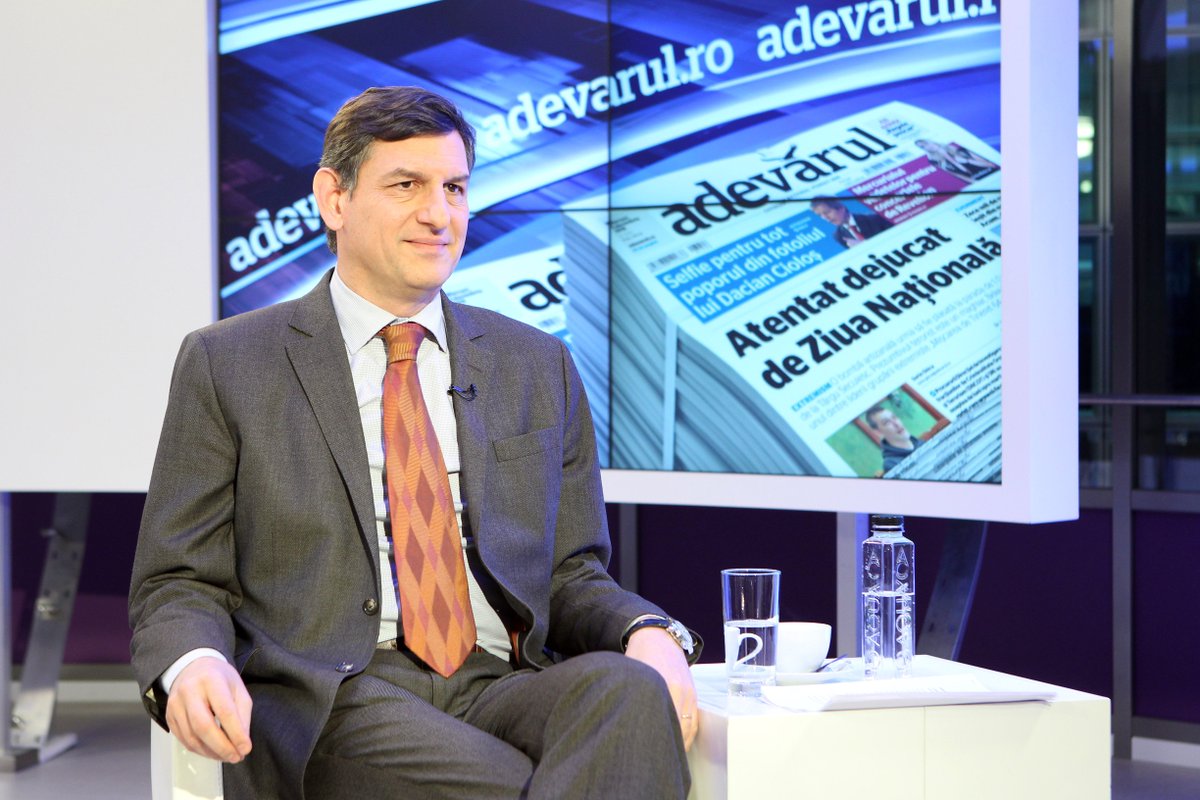 CostinBorc's tweet photo. Interviu cu jurnalistii de la Adevarul live https://t.co/7A9HlL5zEG