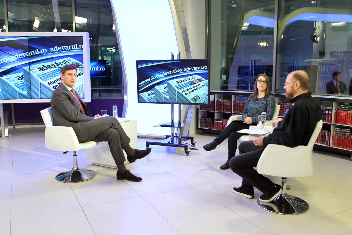 CostinBorc's tweet photo. Interviu cu jurnalistii de la Adevarul live https://t.co/7A9HlL5zEG