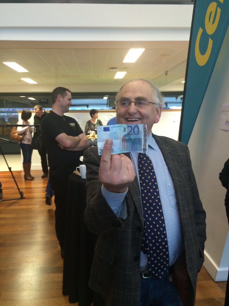 AileenM2015's tweet photo. #prideofcentra - Making €20 disappear https://t.co/Y35xaUmKrf