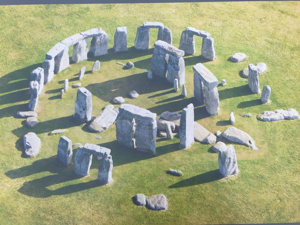 abigaillaurian's tweet photo. Great #sitevisit yesterday with my gorgeous cousin @EH_Stonehenge #tourists #historyunleashed https://t.co/gVWiAw6sJ5