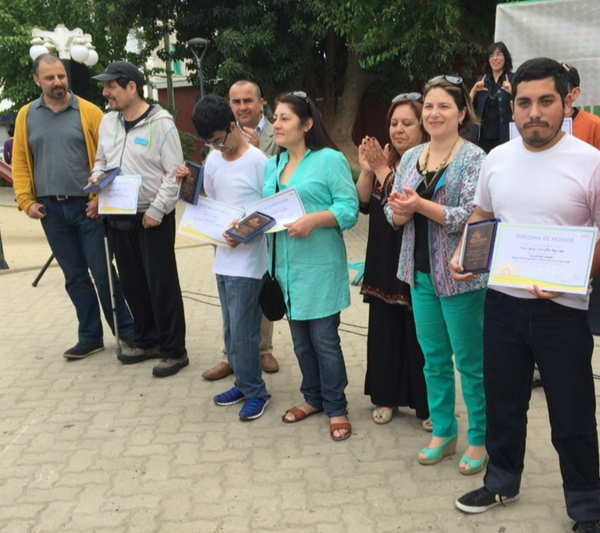 muni_quilpue's tweet photo. Ceremonia de premiación de participantes en talleres ofrecidos por la oficina de discapacidad #quilpue #elbelloto https://t.co/EvRYyXohIl