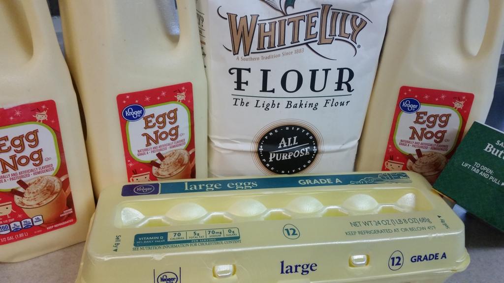 firstladycfb's tweet photo. It's that time of year again #eggnogbread Let the bribes begin @kingcfb @brianhoyt24 @FrontOfficeLos @RealMattlanta https://t.co/hzROQhQkBv