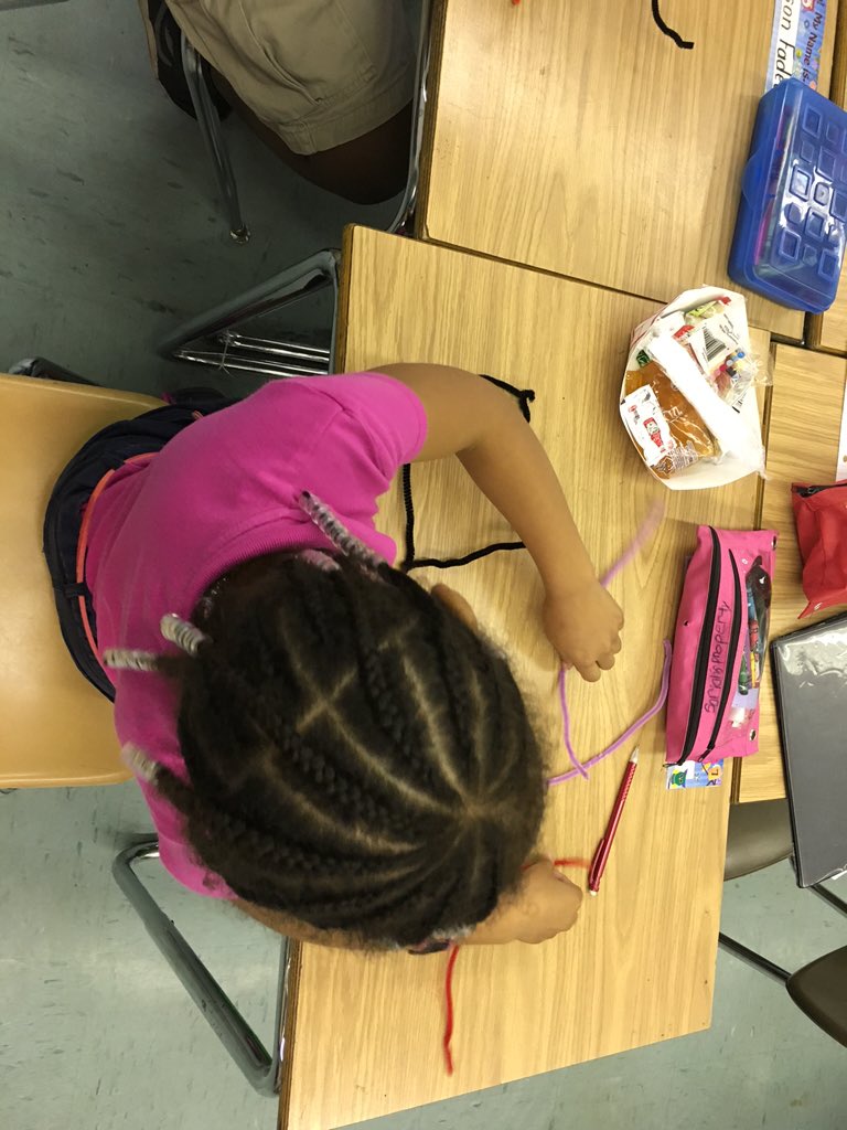 lisaseymour1's tweet photo. 15 Pipe Cleaner #STEM challenge w/ #3rdGrade @SeminoleTrails @VickiOndo @STESMedia #MakerSpaceOnTheMove #STESPROUD https://t.co/i9QzEhkXM3