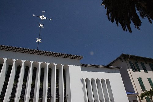 마티스 최고의 걸작을 꼽으라면, Chapel of the Rosary를 이야기하고 싶다...미니멀하면서도 극히 현대적인 벽화, 세련된 채광의 글라스, 지붕가 십자가까지..하나하나가 거장의 손길을 증거한다...